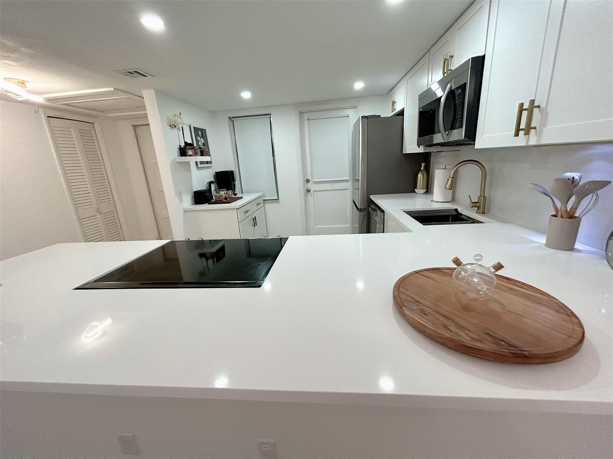 3000 N Palm Aire Drive 103, Pompano Beach, FL 33069, Pompano Beach - Photo 2