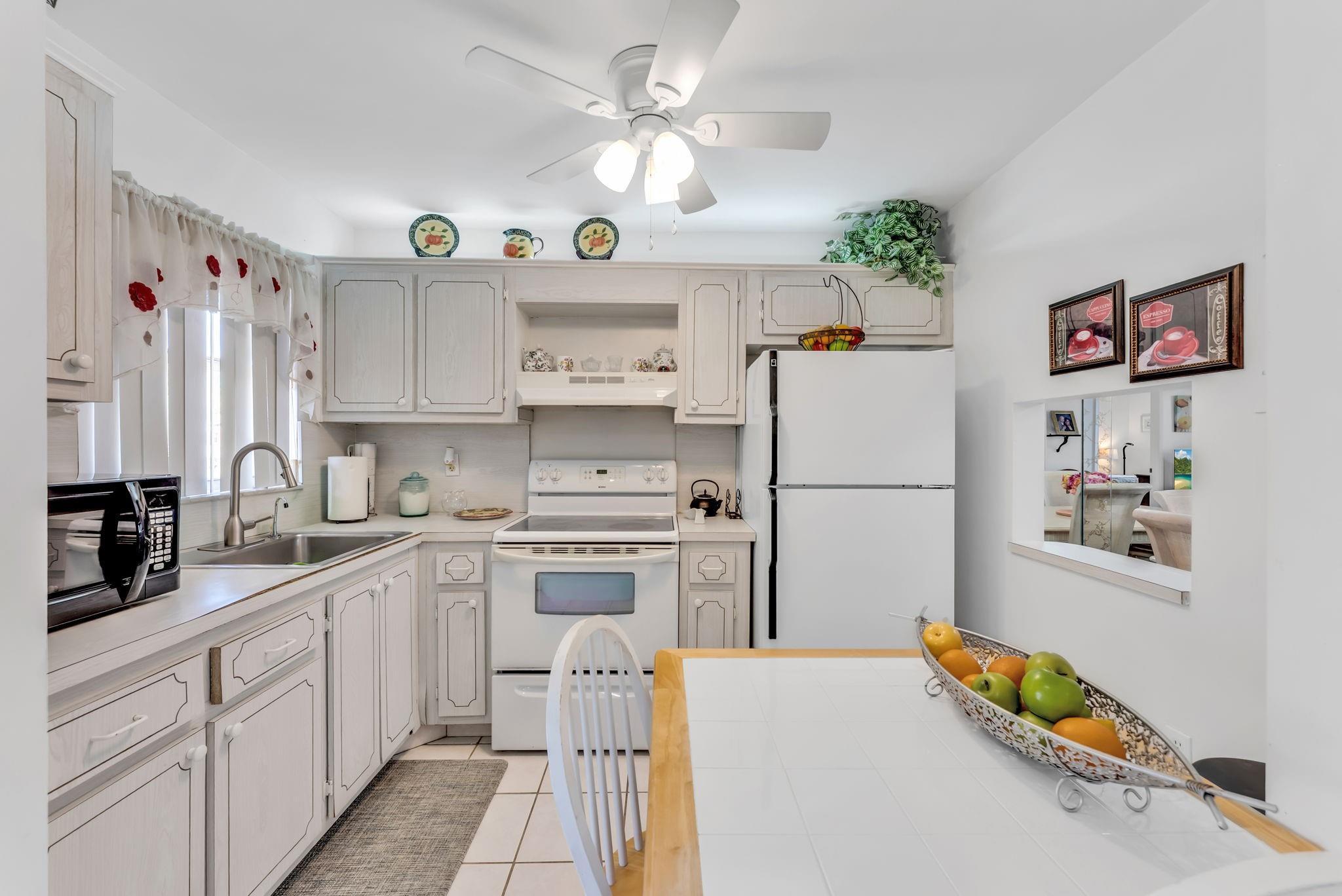 8950 Sunrise Lakes Boulevard 210, Sunrise, FL 33322, Sunrise - Photo 4