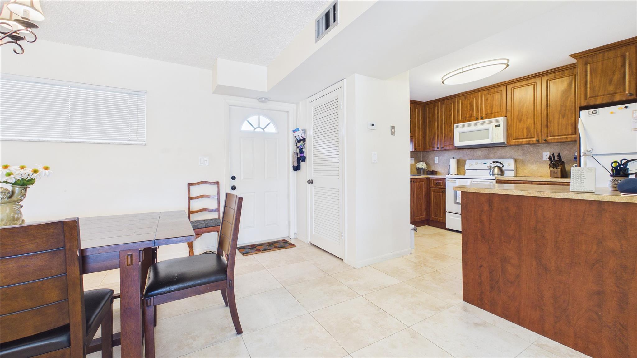 381 S Hollybrook Drive 106, Pembroke Pines, FL 33025, Pembroke Pines - Photo 4