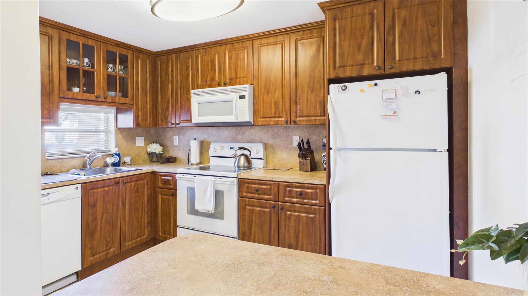 381 S Hollybrook Drive 106, Pembroke Pines, FL 33025, Pembroke Pines - Photo 5