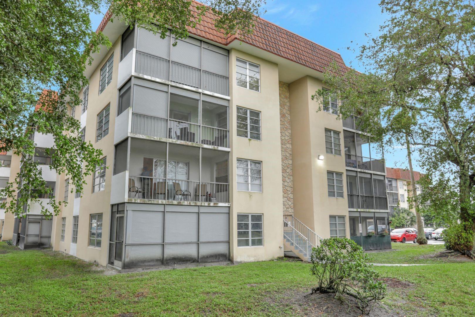 4168 Inverrary Drive 102, Lauderhill, FL 33319, Lauderhill - Photo 2