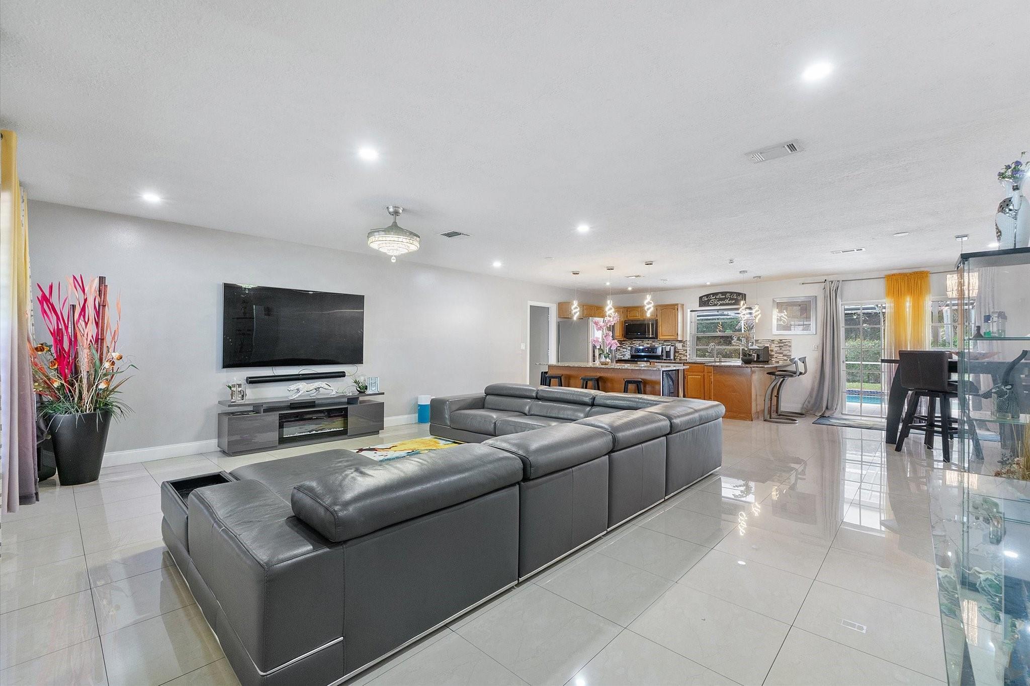 7310 NW 13th Court, Plantation, FL 33313, Plantation - Photo 2