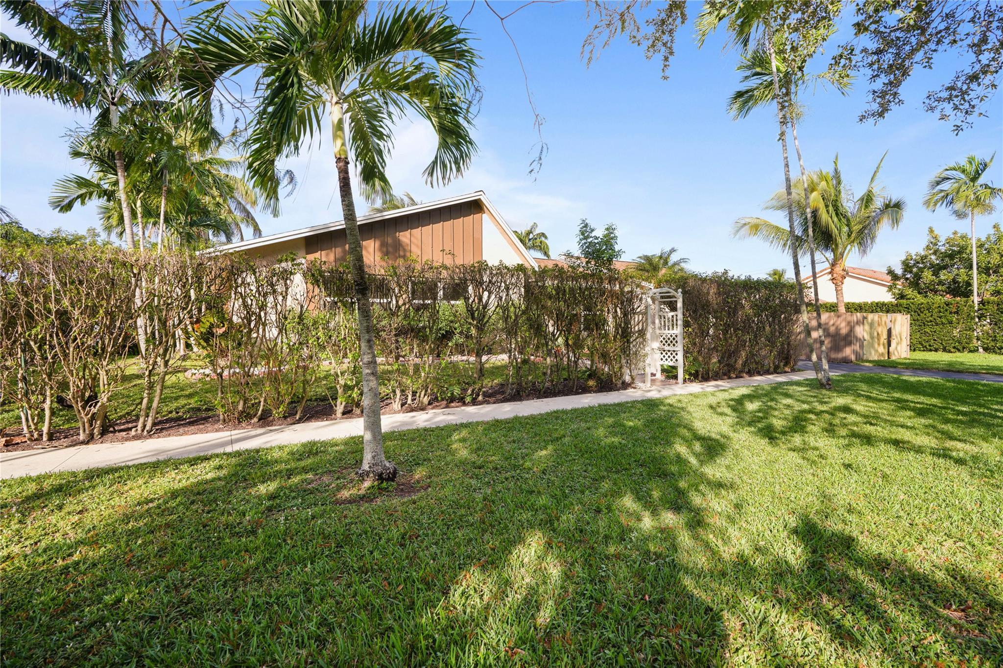 417 SE 4th Street, Dania Beach, FL 33004, Dania Beach - Photo 5