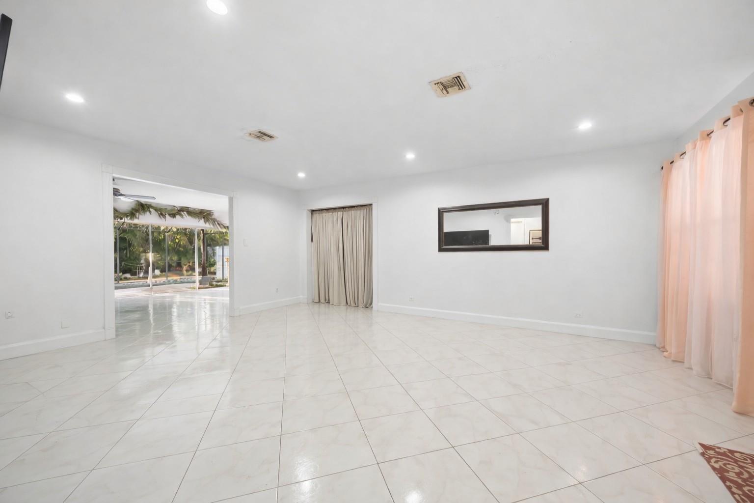 1060 NW 82nd Avenue, Coral Springs, FL 33071, Coral Springs - Photo 4