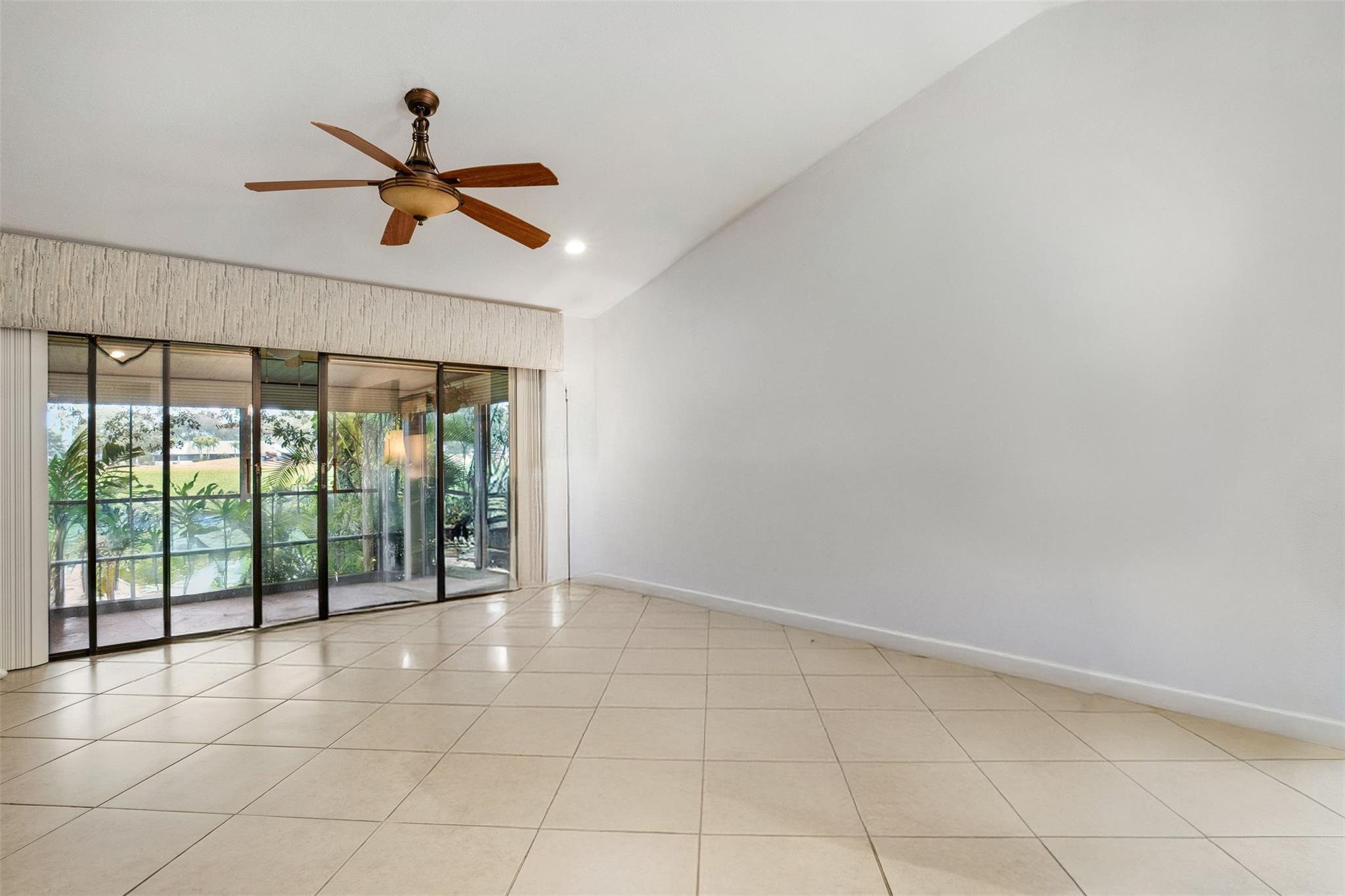 16131 Laurel Drive 33, Weston, FL 33326, Weston - Photo 3