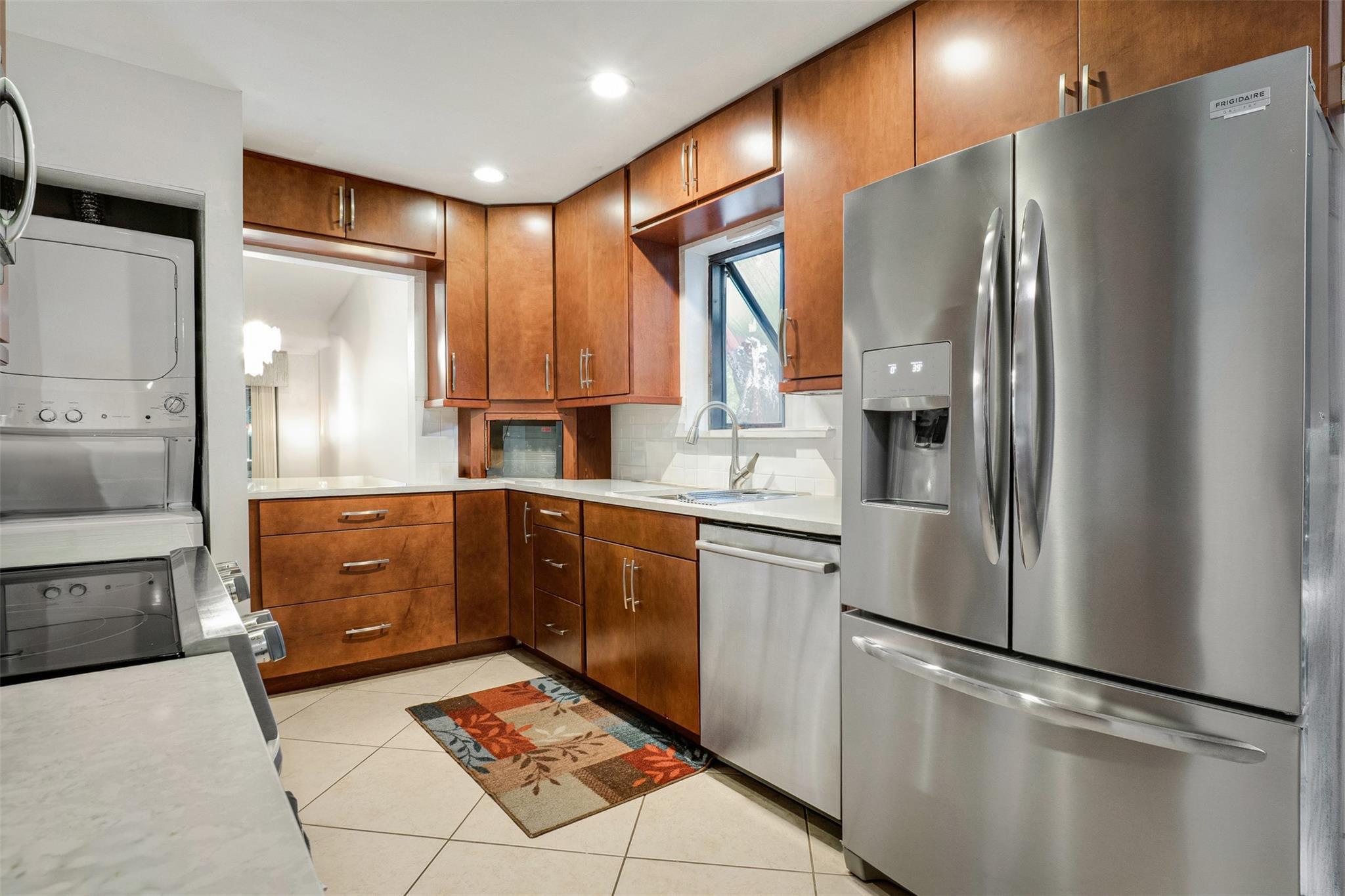 16131 Laurel Drive 33, Weston, FL 33326, Weston - Photo 5