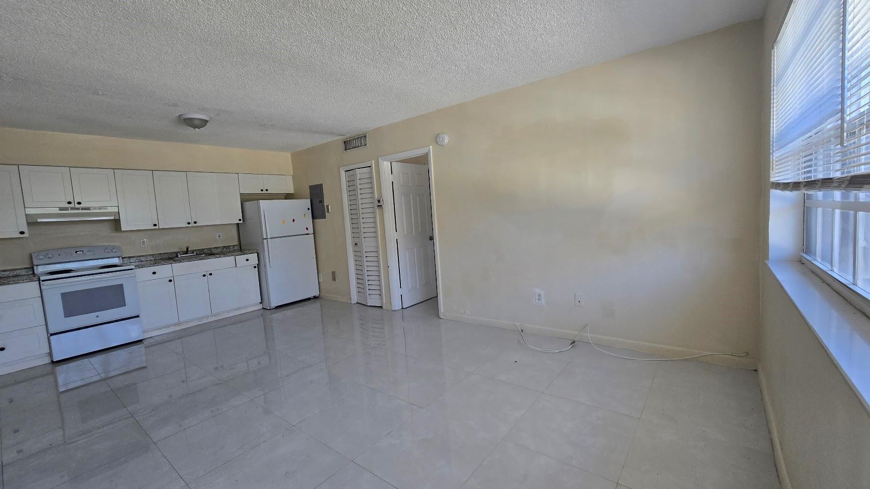 1290 NE 142nd Street 6, North Miami, FL 33161, North Miami - Photo 2