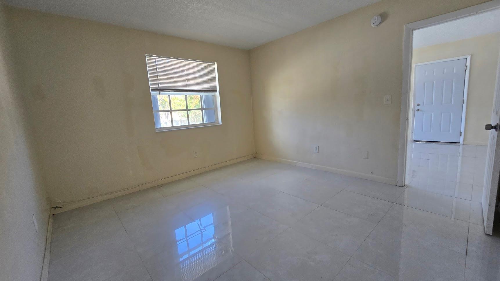 1290 NE 142nd Street 6, North Miami, FL 33161, North Miami - Photo 4
