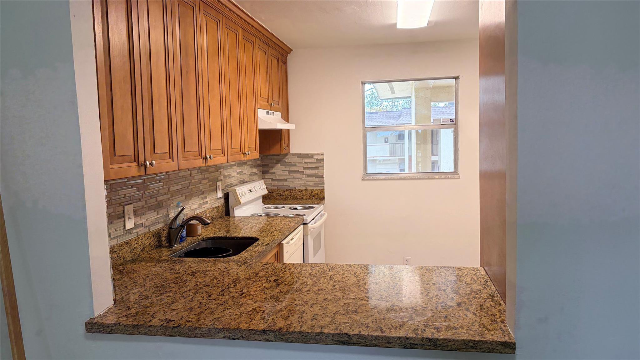 5515 N Lakewood Circle 122, Margate, FL 33063, Margate - Photo 3
