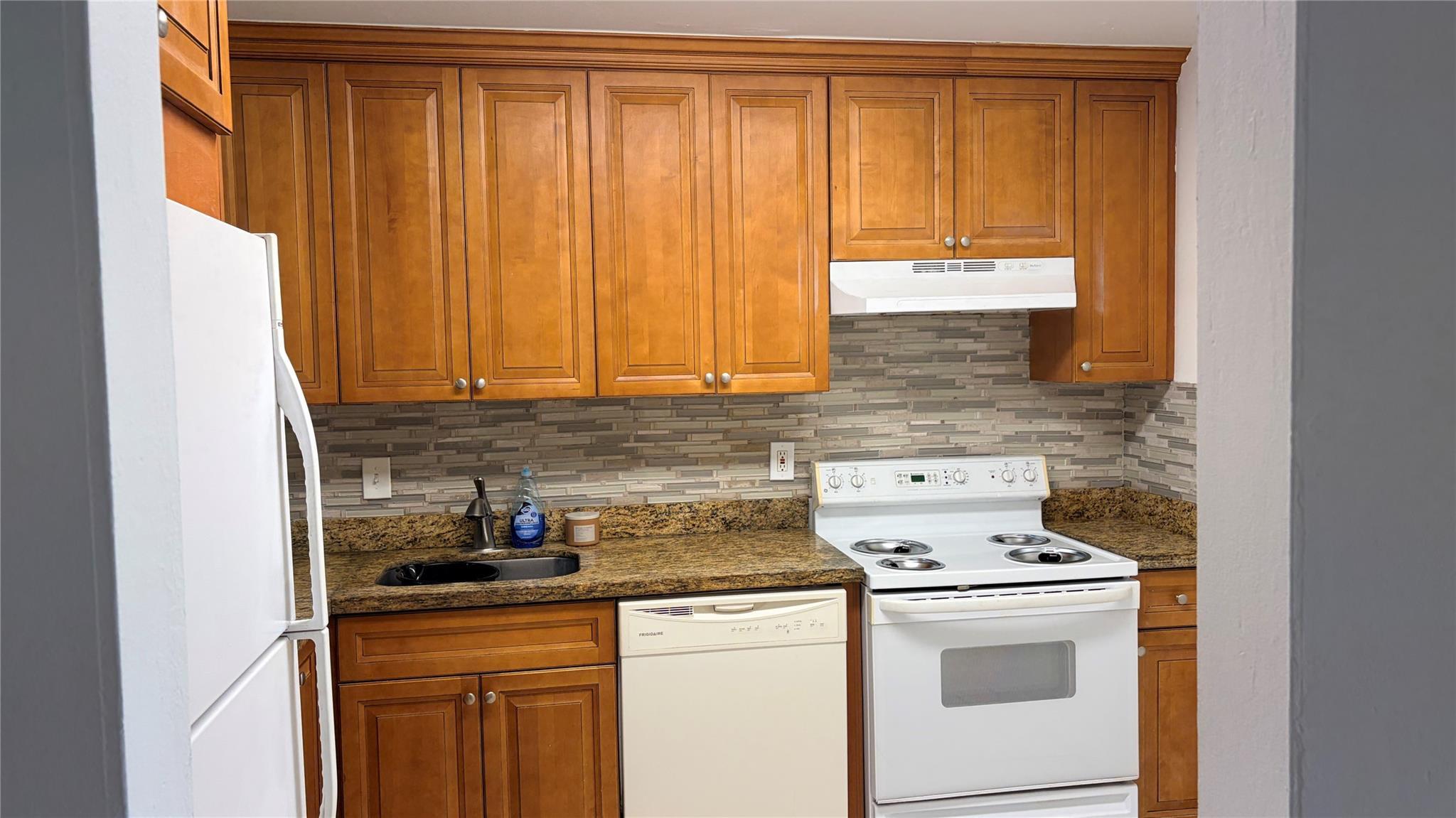 5515 N Lakewood Circle 122, Margate, FL 33063, Margate - Photo 4