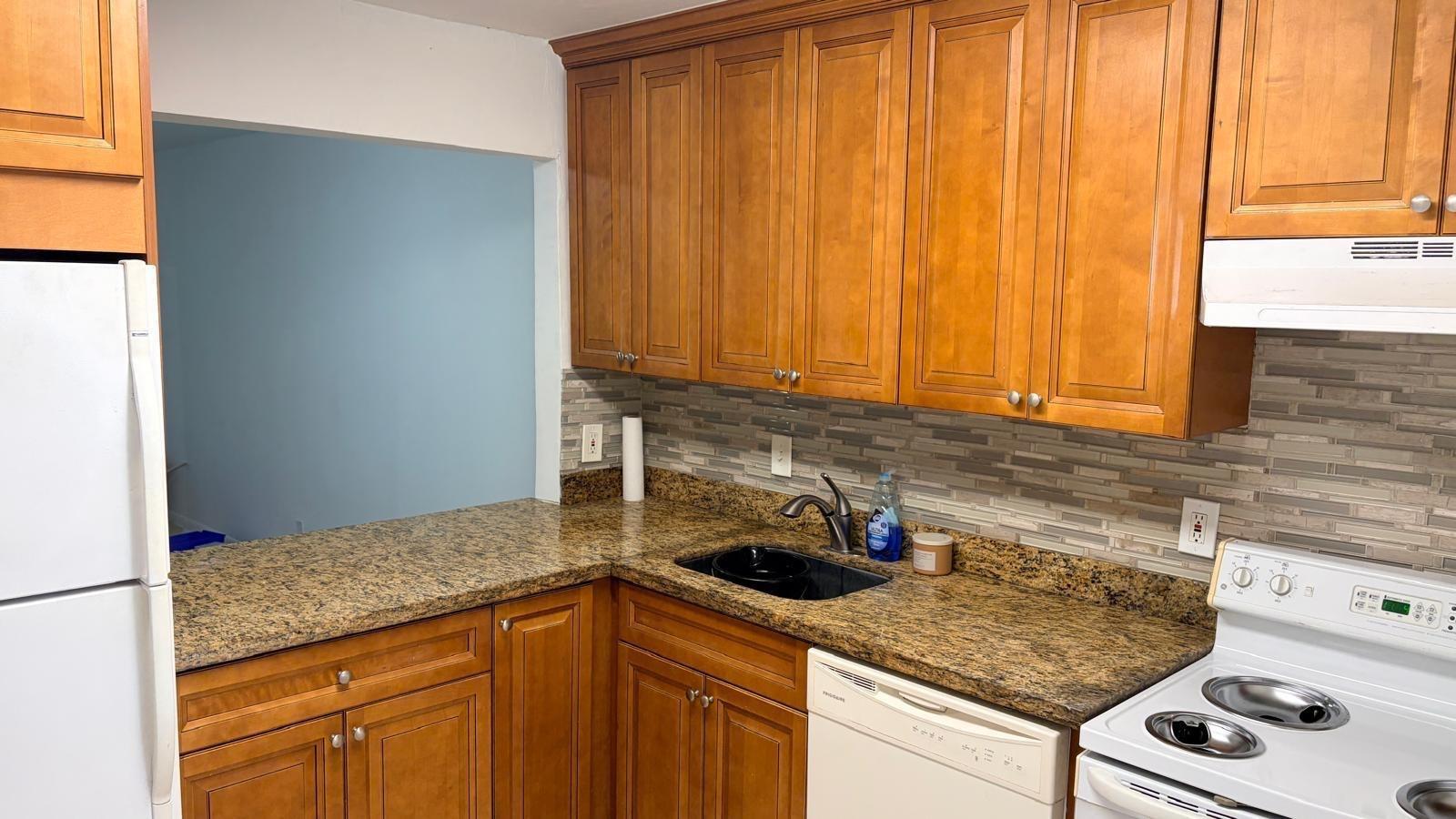 5515 N Lakewood Circle 122, Margate, FL 33063, Margate - Photo 5