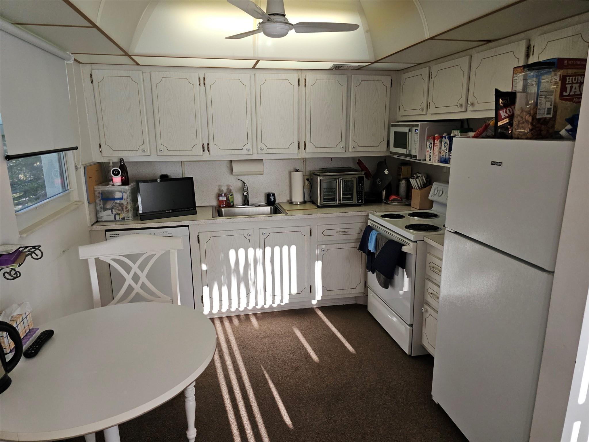 4015 Lyndhurst I 4015, Deerfield Beach, FL 33442, Deerfield Beach - Photo 5