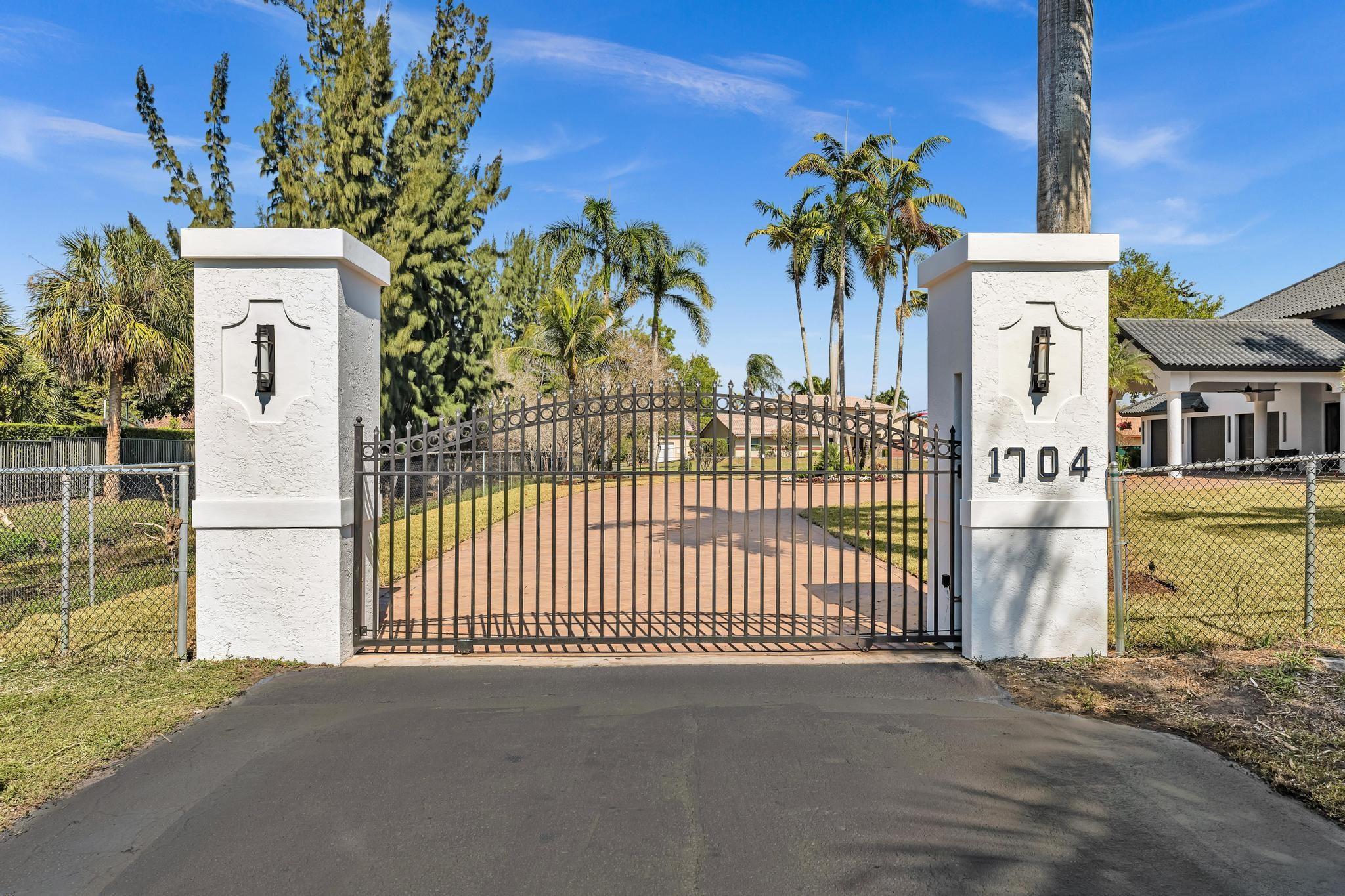 1704 SW 142nd Avenue, Davie, FL 33325, Davie - Photo 3