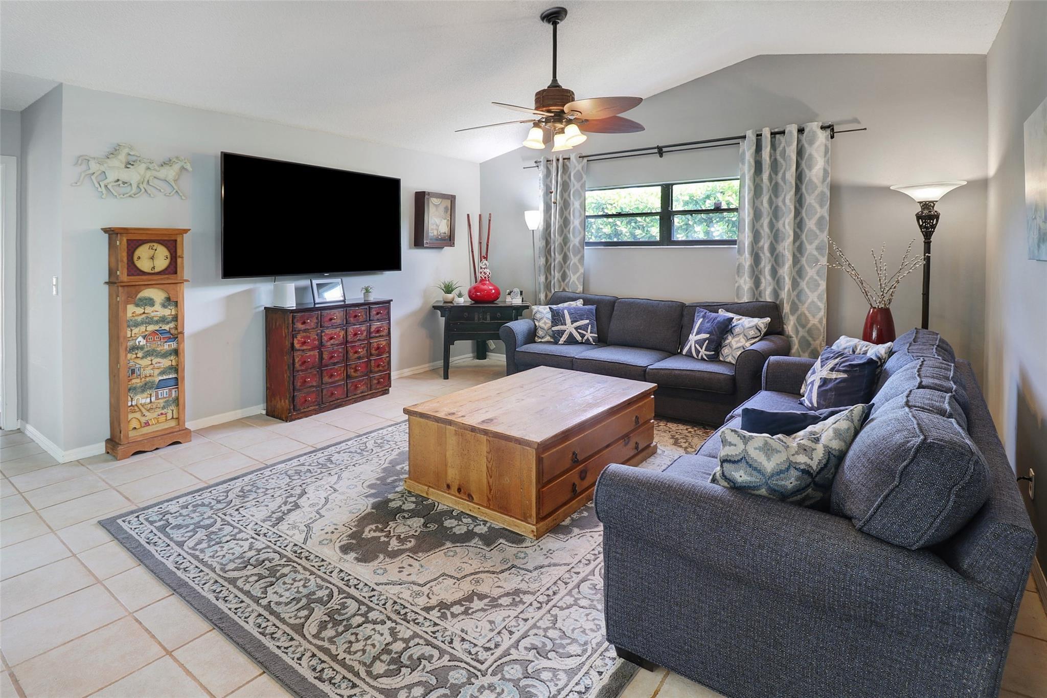 231 SE 9th Street, Dania Beach, FL 33004, Dania Beach - Photo 3