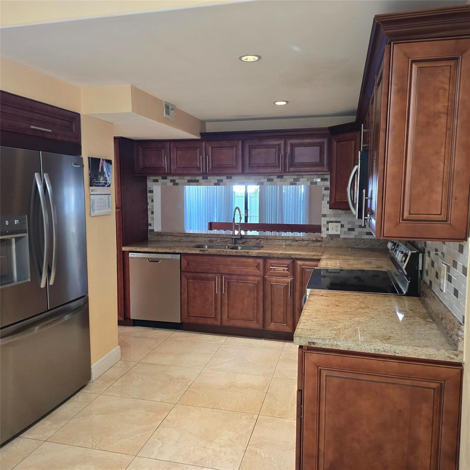 626 NE 195th Street 626, Miami, FL 33179, Miami - Photo 2