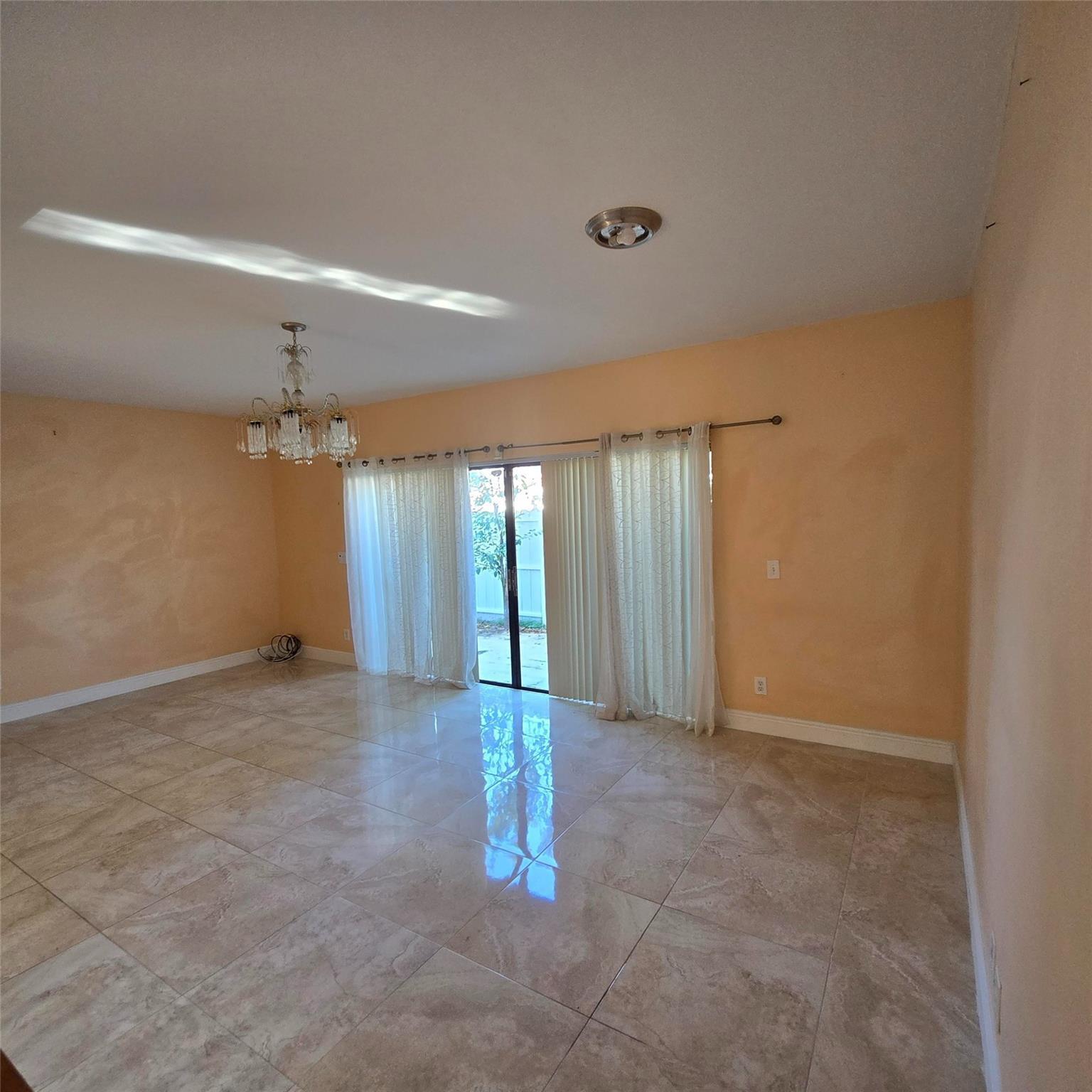 626 NE 195th Street 626, Miami, FL 33179, Miami - Photo 5