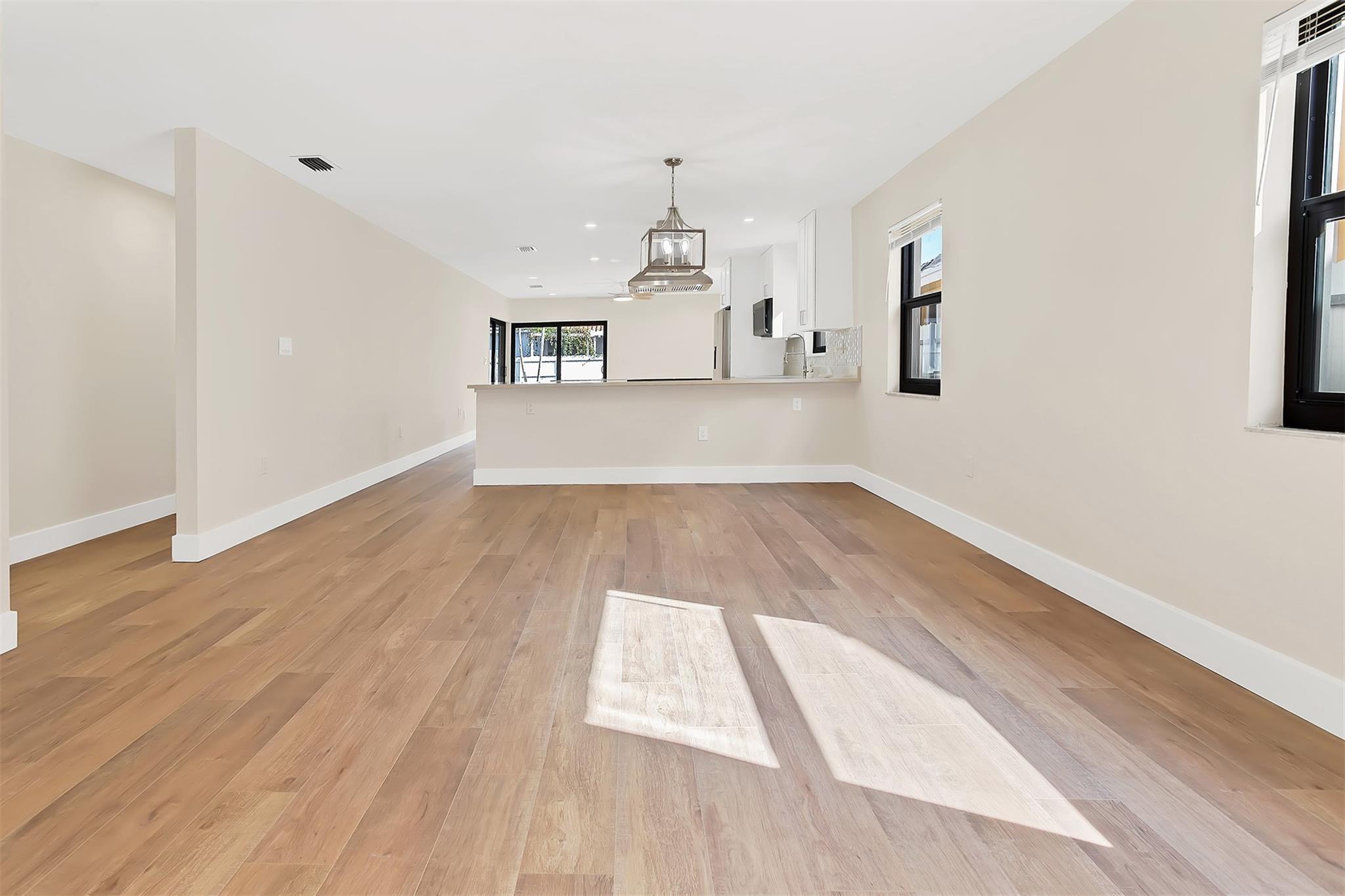 391 NW 58th Avenue, Miami, FL 33126, Miami - Photo 5