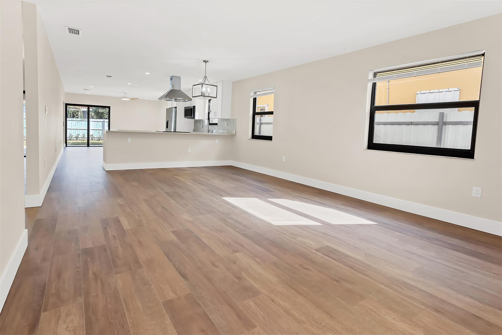 391 NW 58th Avenue, Miami, FL 33126, Miami - Photo 4