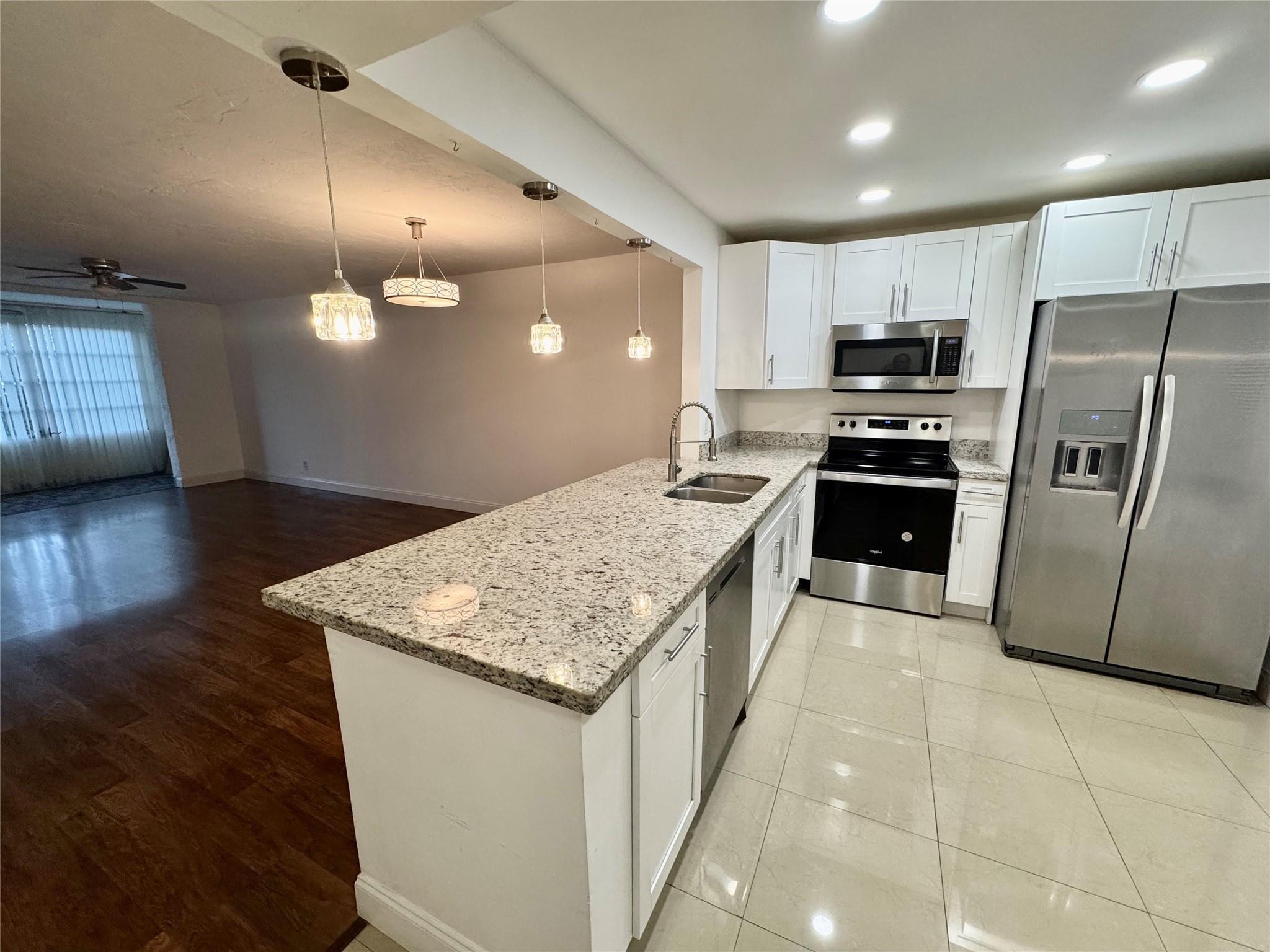 2821 Somerset Drive 216, Lauderdale Lakes, FL 33311, Lauderdale Lakes - Photo 2