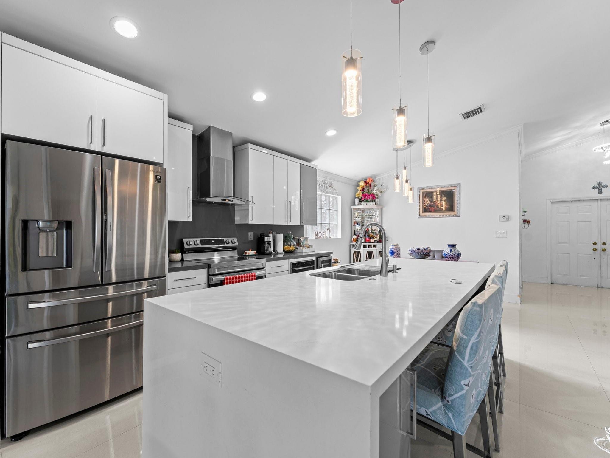 181 SW 203rd Avenue, Pembroke Pines, FL 33029, Pembroke Pines - Photo 2