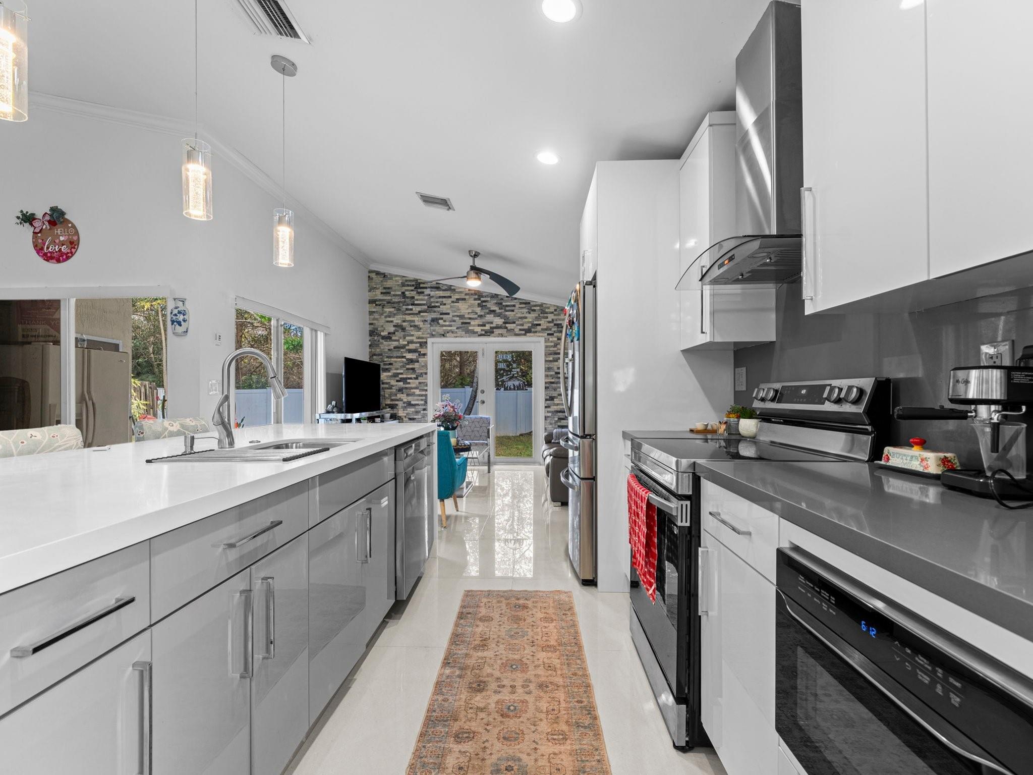 181 SW 203rd Avenue, Pembroke Pines, FL 33029, Pembroke Pines - Photo 4