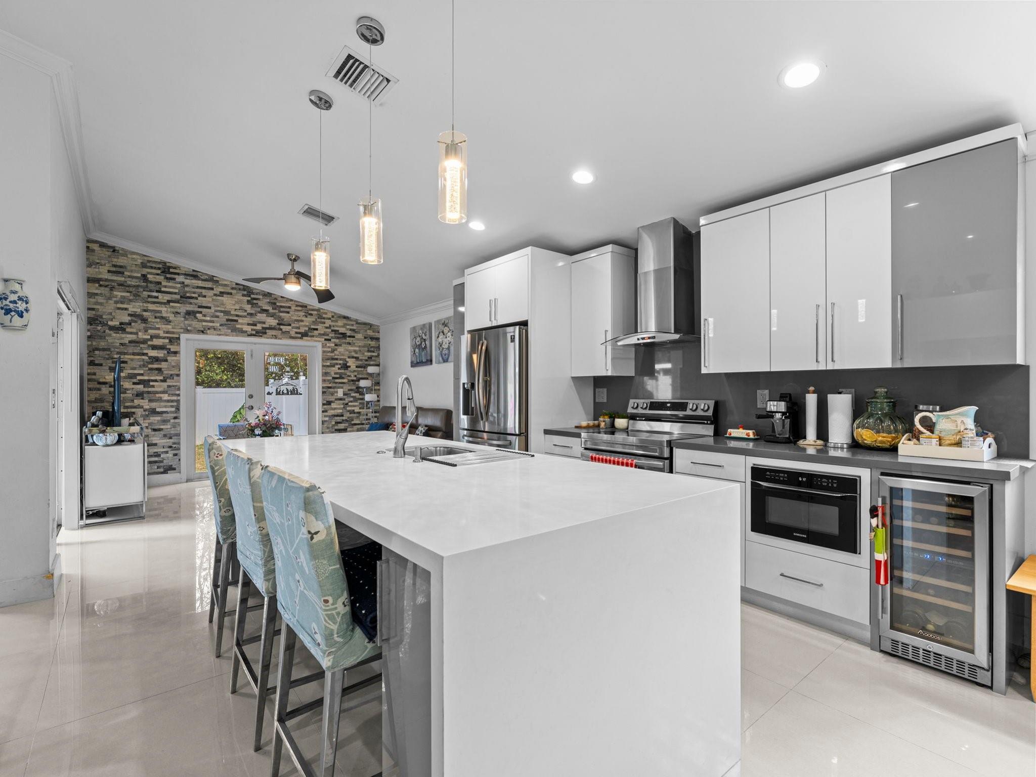181 SW 203rd Avenue, Pembroke Pines, FL 33029, Pembroke Pines - Photo 3