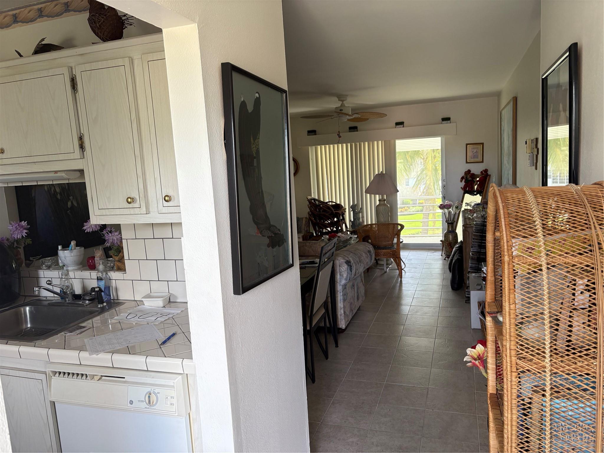 3506 NW 49th Avenue 604, Lauderdale Lakes, FL 33319, Lauderdale Lakes - Photo 2