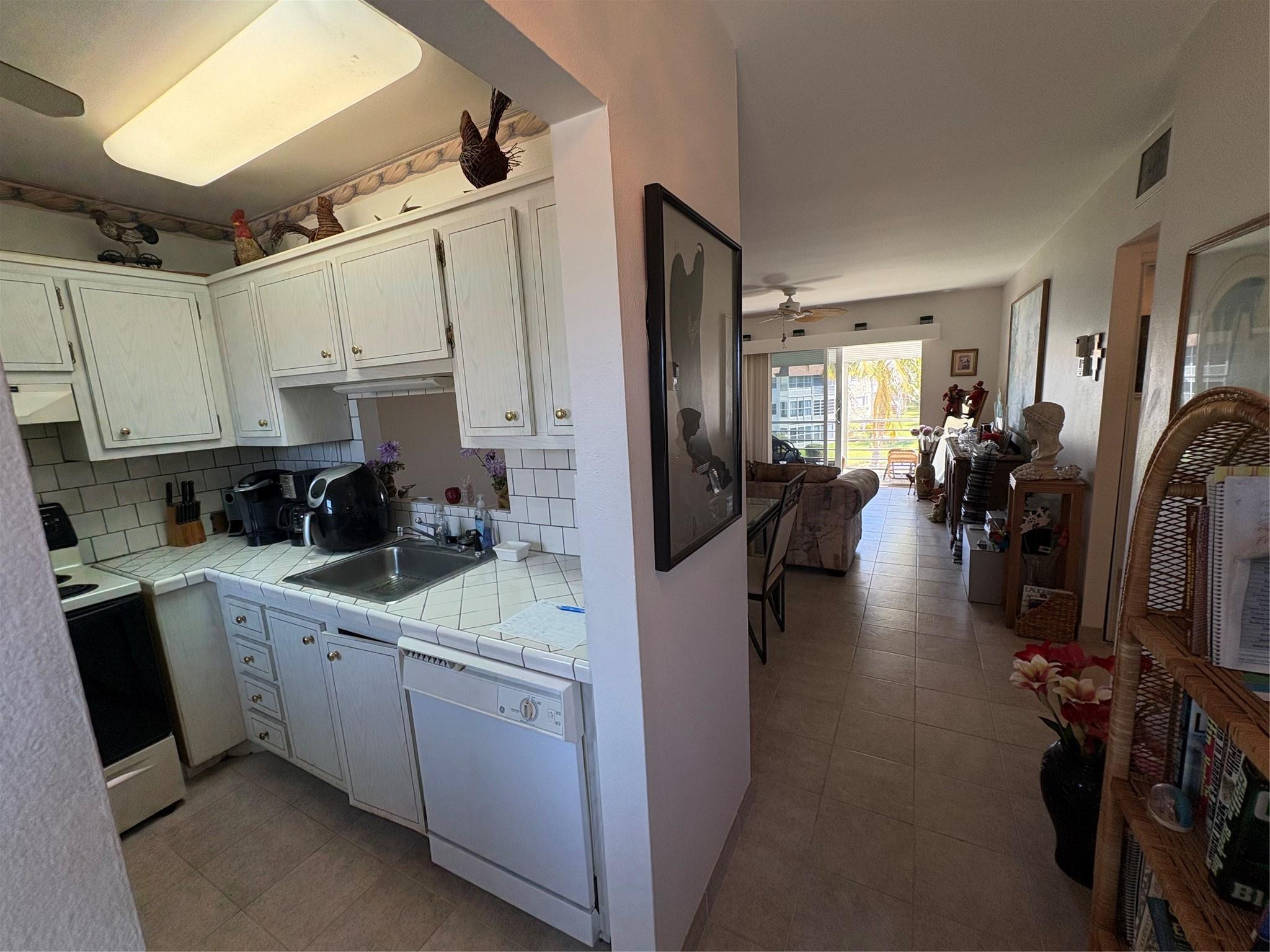 3506 NW 49th Avenue 604, Lauderdale Lakes, FL 33319, Lauderdale Lakes - Photo 3