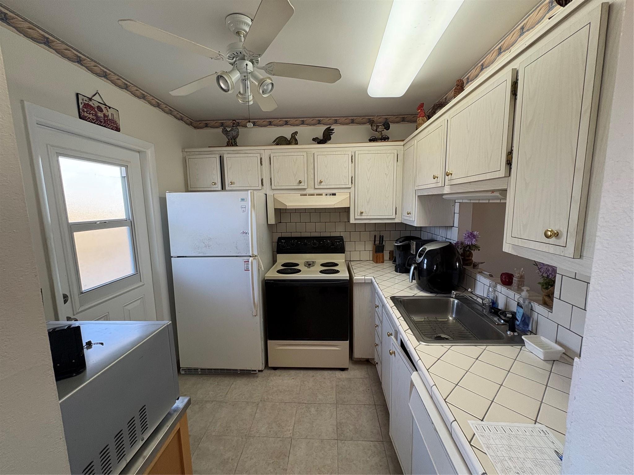 3506 NW 49th Avenue 604, Lauderdale Lakes, FL 33319, Lauderdale Lakes - Photo 5