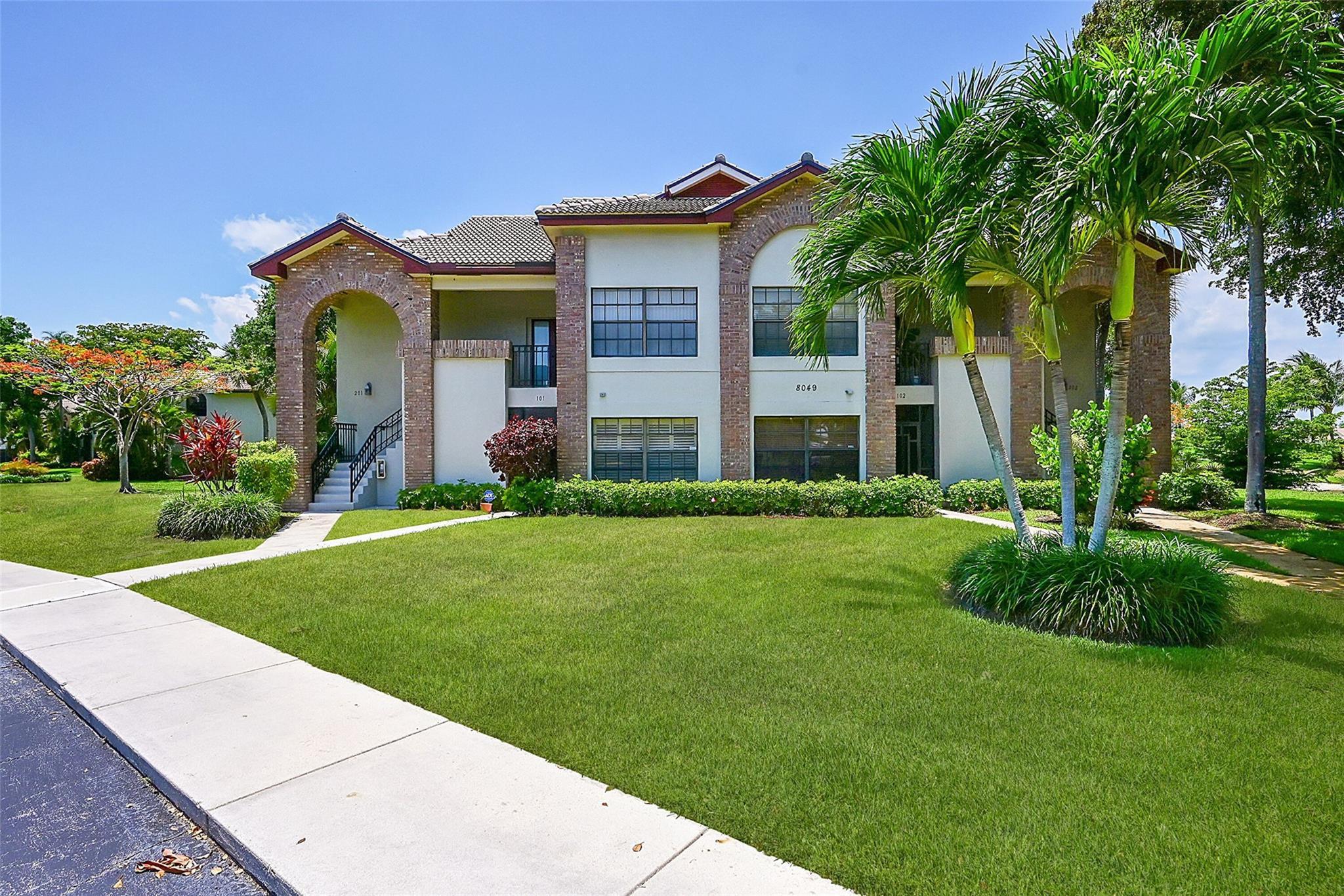 8049 Aberdeen Drive 101, Boynton Beach, FL 33472, Boynton Beach - Photo 2