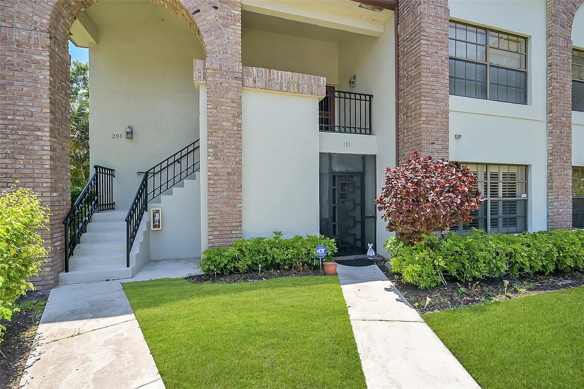8049 Aberdeen Drive 101, Boynton Beach, FL 33472, Boynton Beach - Photo 3