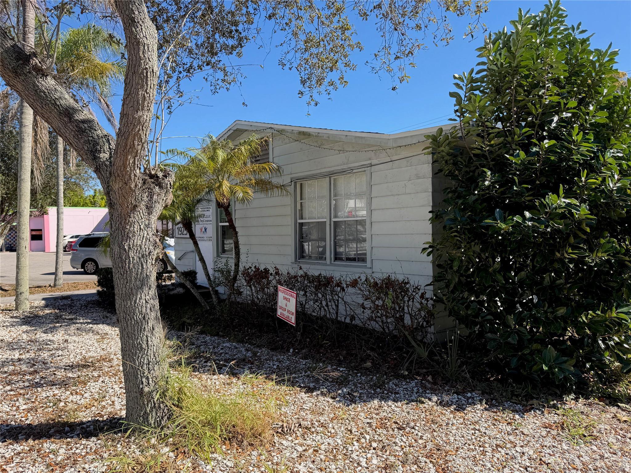 1925 20th Street, Vero Beach, FL 32960, Vero Beach - Photo 2