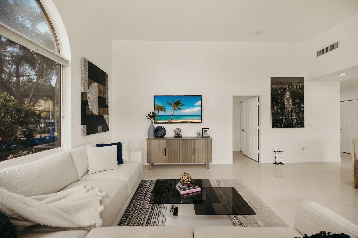 616 Clearwater Park Road 101, West Palm Beach, FL 33401, West Palm Beach - Photo 3