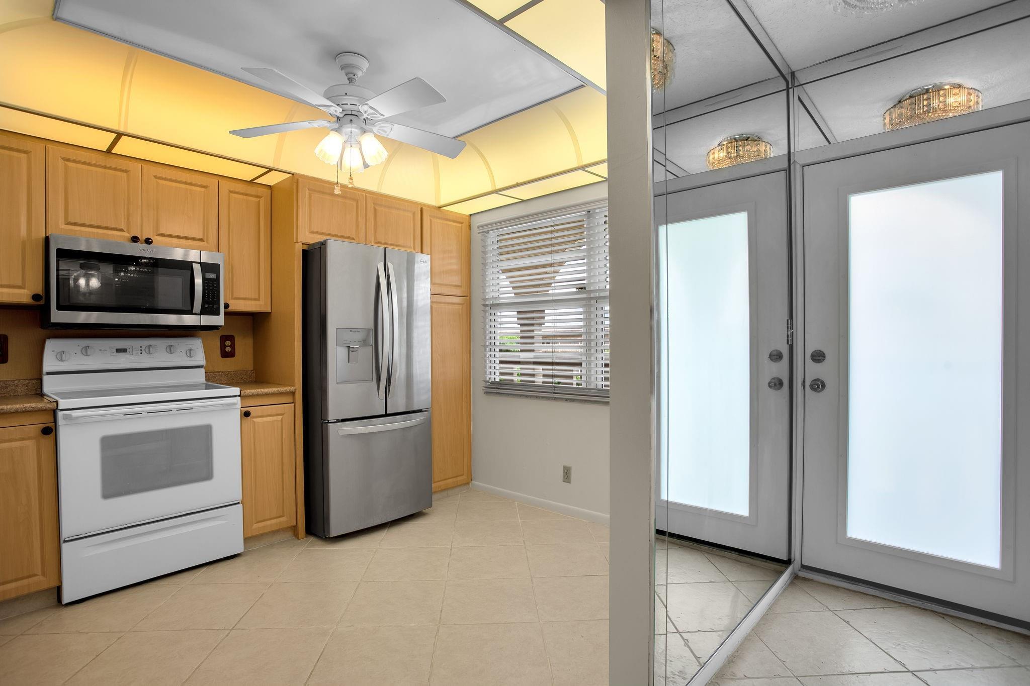 2202 Lucaya D4, Coconut Creek, FL 33066, Coconut Creek - Photo 4