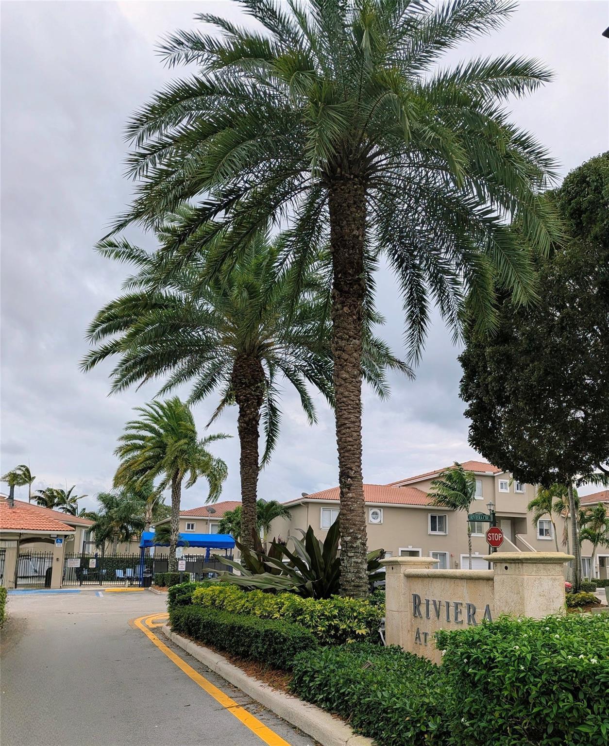 158 Riviera Circle 19-3, Weston, FL 33326, Weston - Photo 3