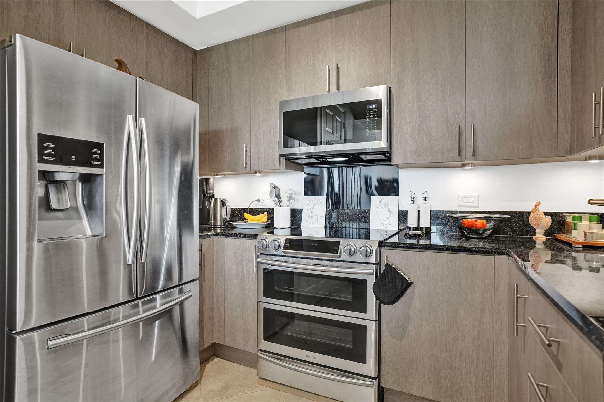 2601 NE 14th Avenue 401, Wilton Manors, FL 33334, Wilton Manors - Photo 3