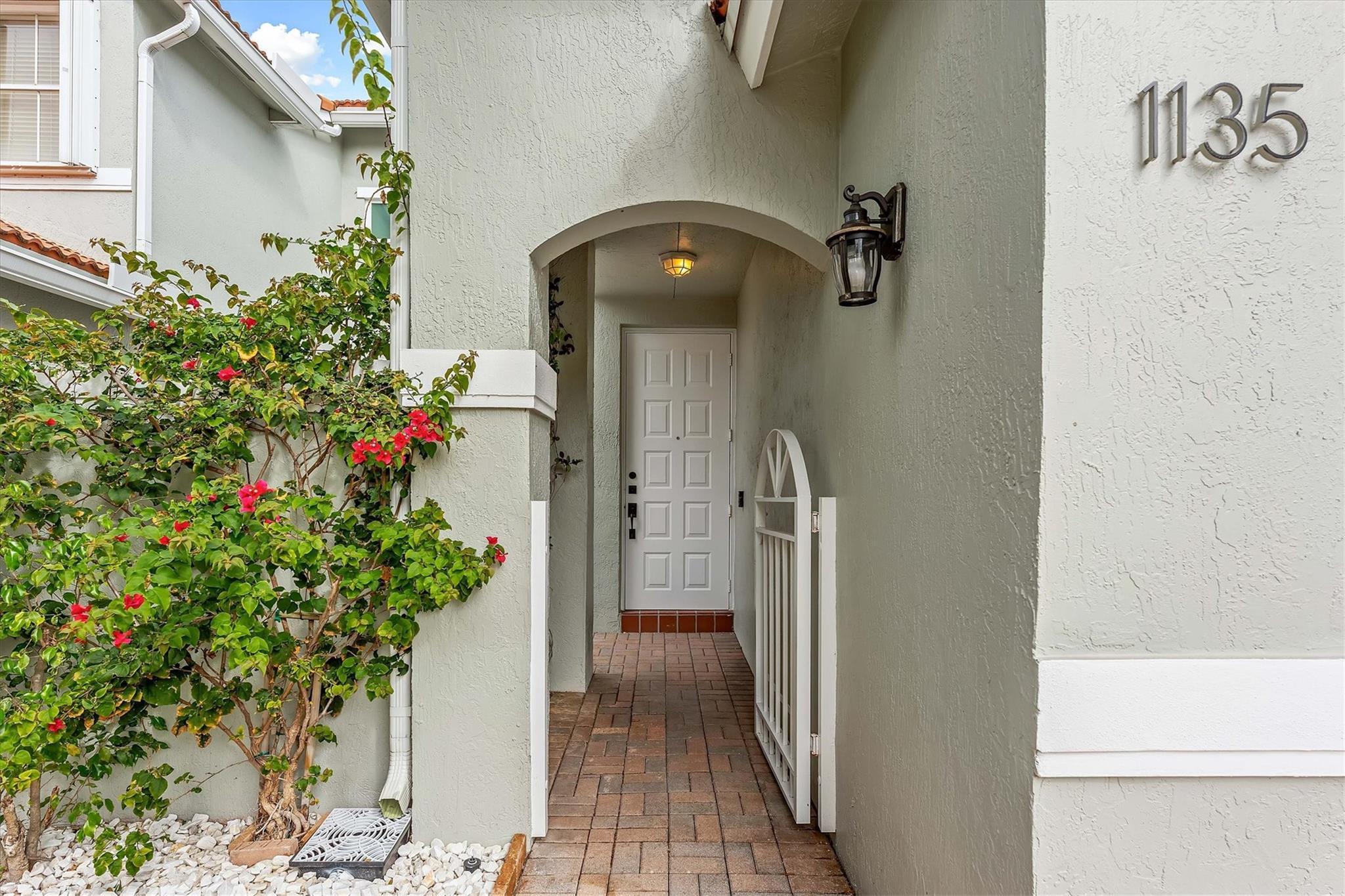 1135 Buttonwood Lane, Hollywood, FL 33019, Hollywood - Photo 4