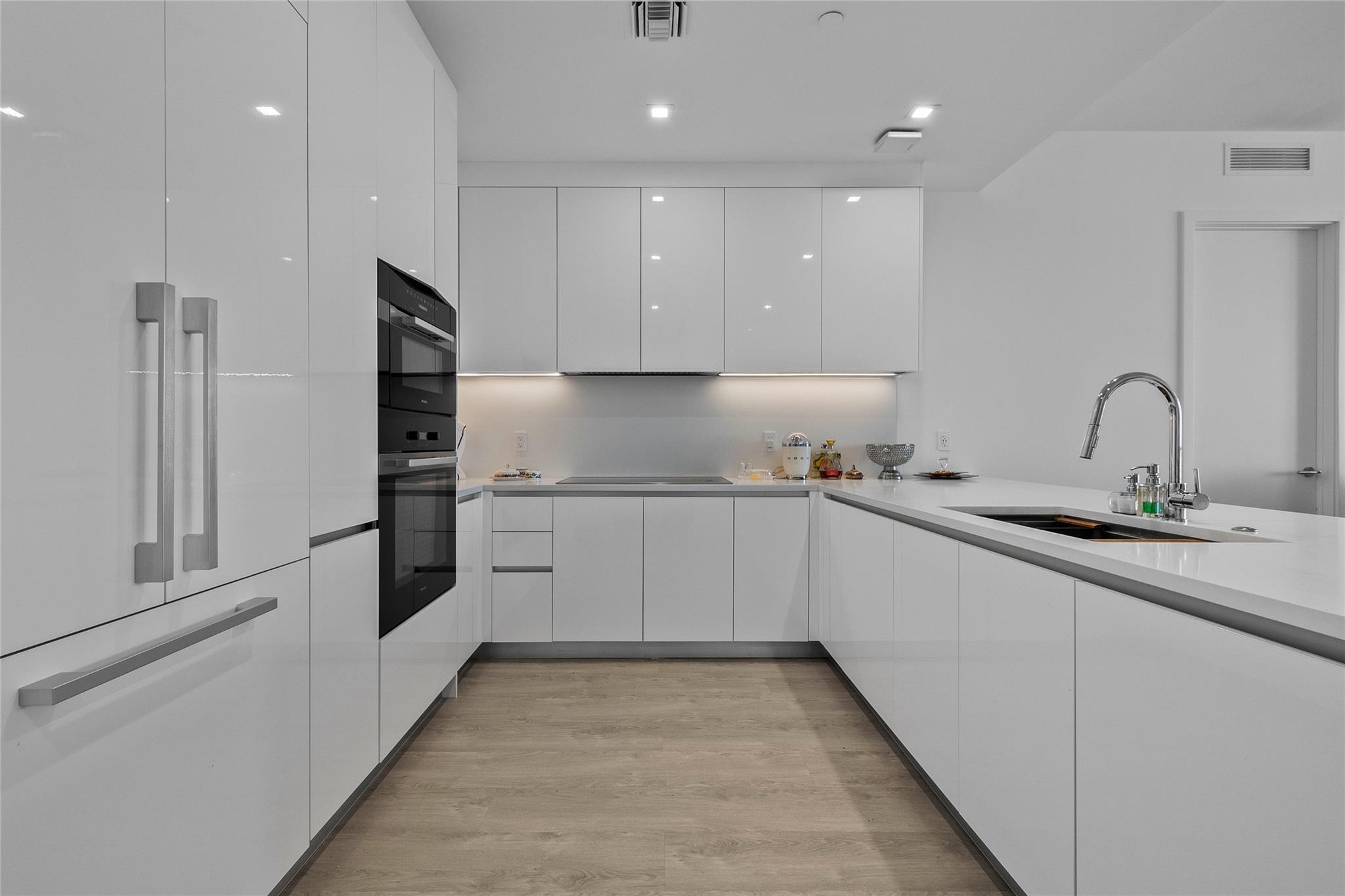 220 Lake Shore Drive 1417, Lake Park, FL 33403, Lake Park - Photo 2