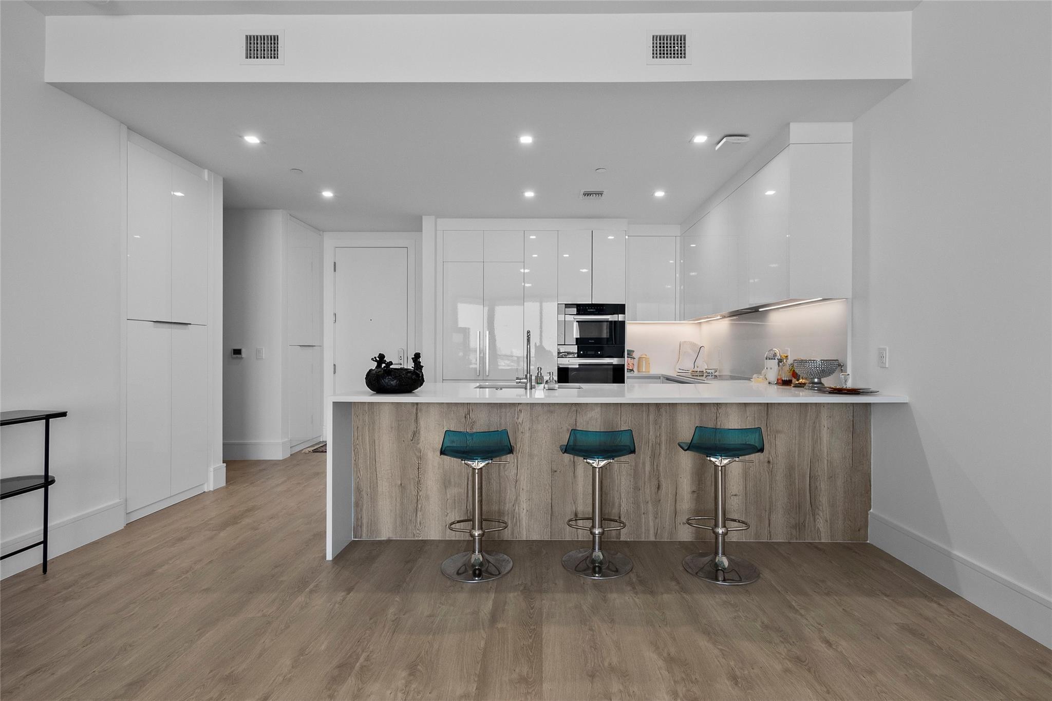 220 Lake Shore Drive 1417, Lake Park, FL 33403, Lake Park - Photo 4