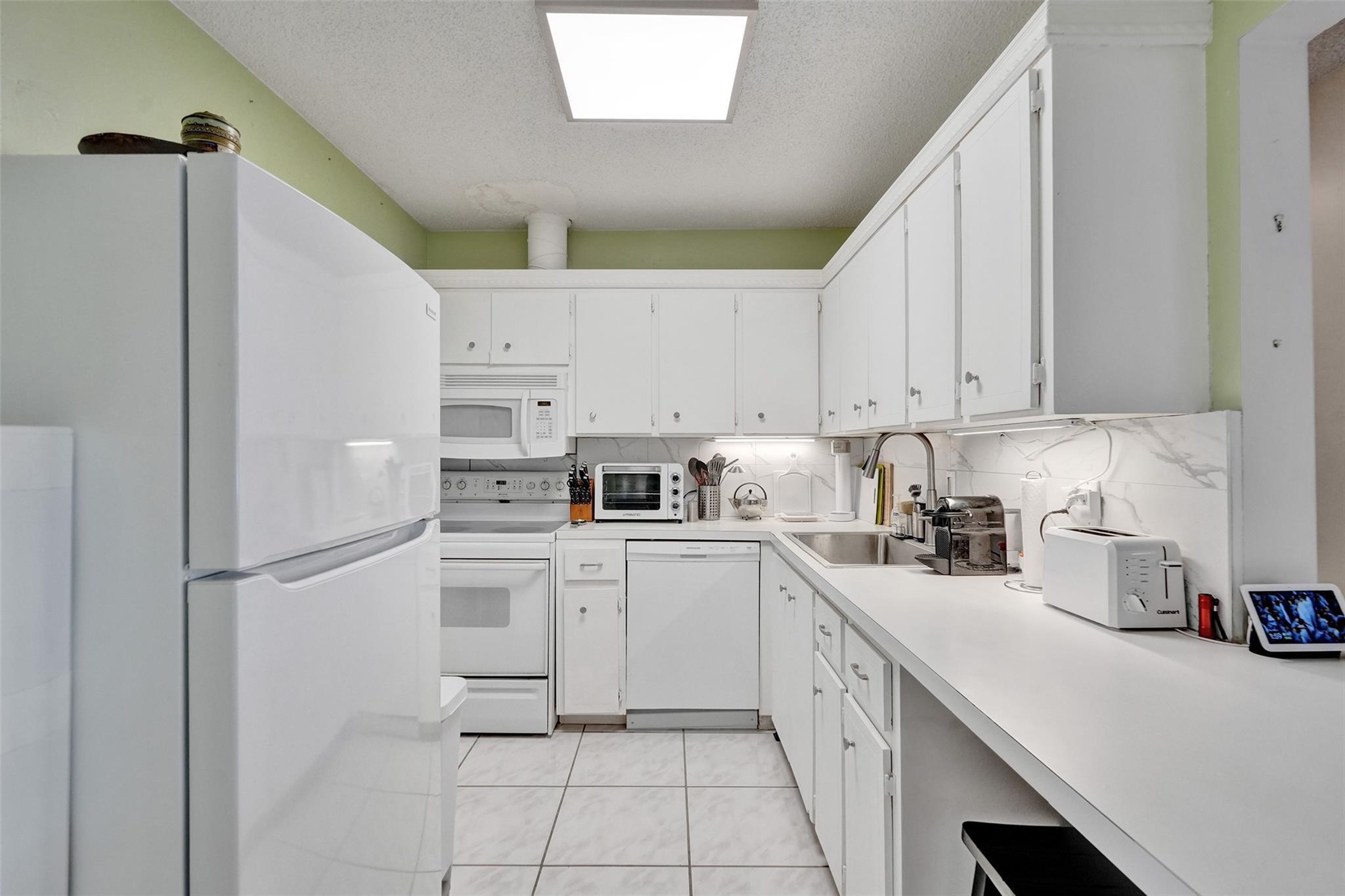 6750 NE 21st Road 123, Fort Lauderdale, FL 33308, Fort Lauderdale - Photo 3