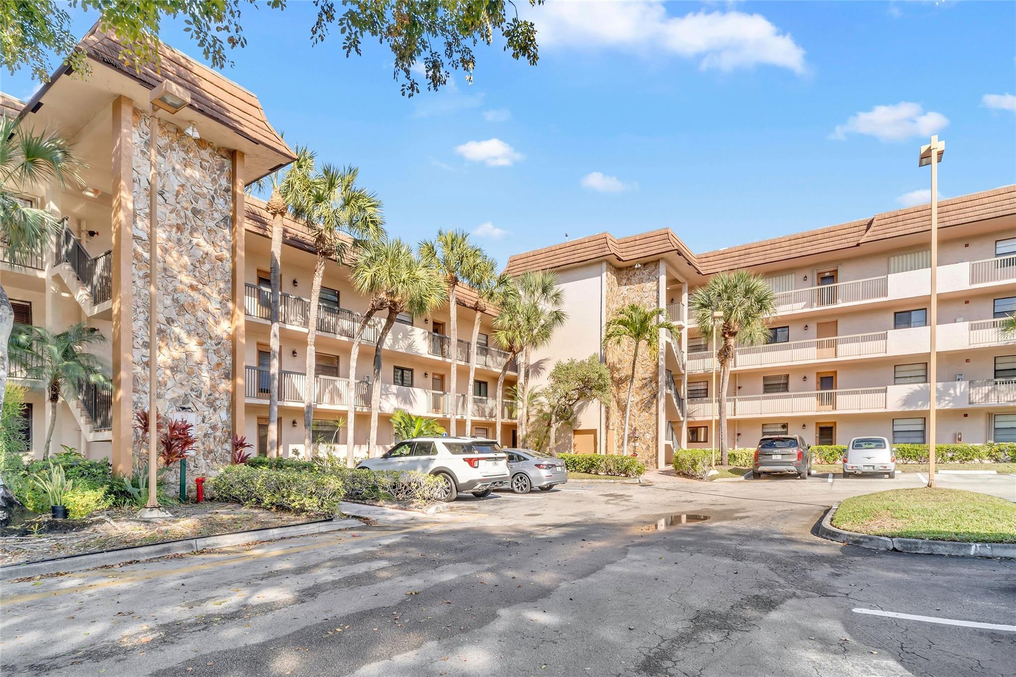 4975 E Sabal Palm Boulevard 408, Tamarac, FL 33319, Tamarac - Photo 3