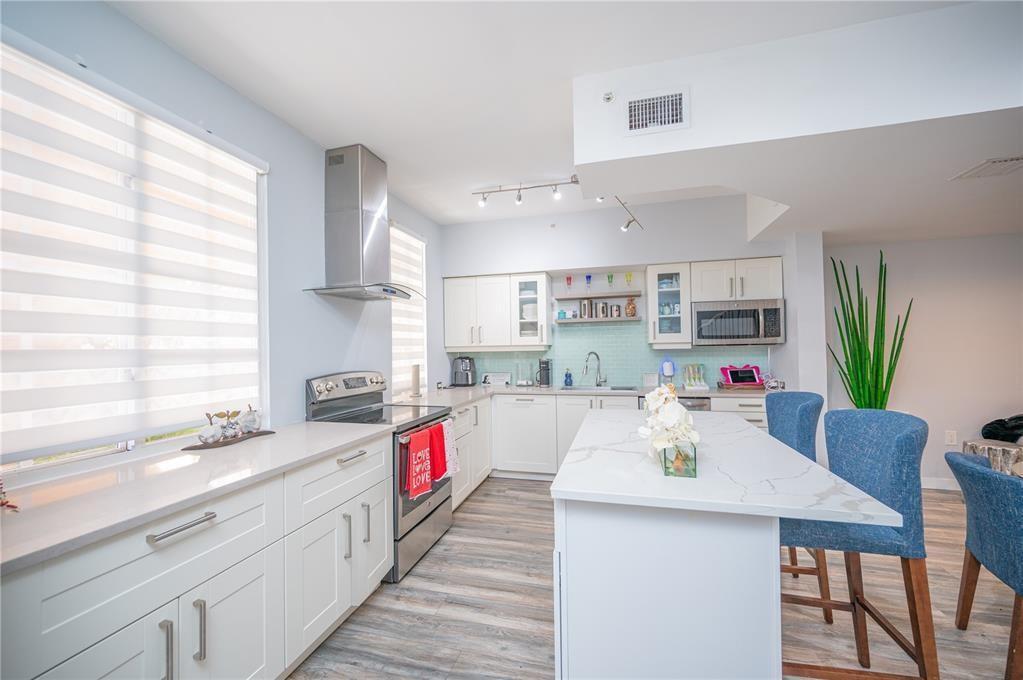 2841 NE 185th Street 514, Miami, FL 33180, Miami - Photo 4