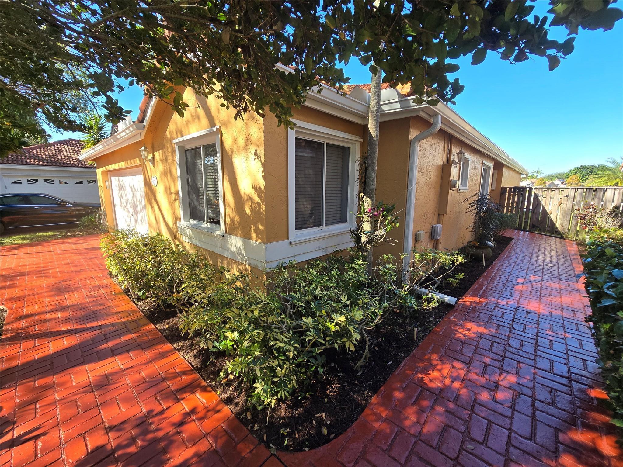 10061 NW 2nd Street, Plantation, FL 33324, Plantation - Photo 4