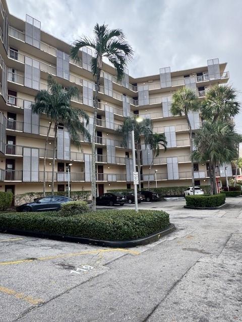 3301 N Country Club Drive 506, Miami, FL 33180, Miami - Photo 4