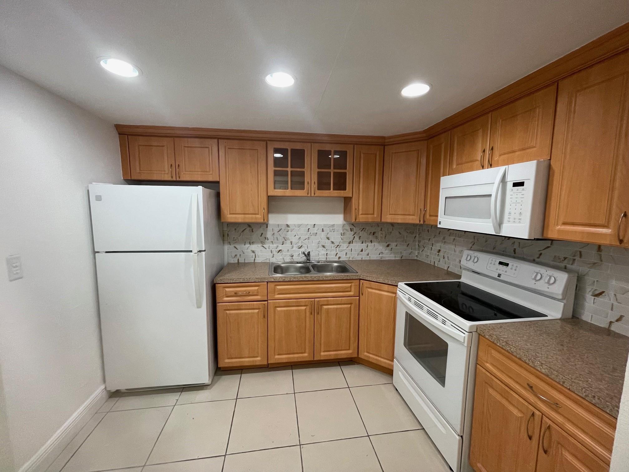 9365 Fontainebleau Boulevard E117, Miami, FL 33172, Miami