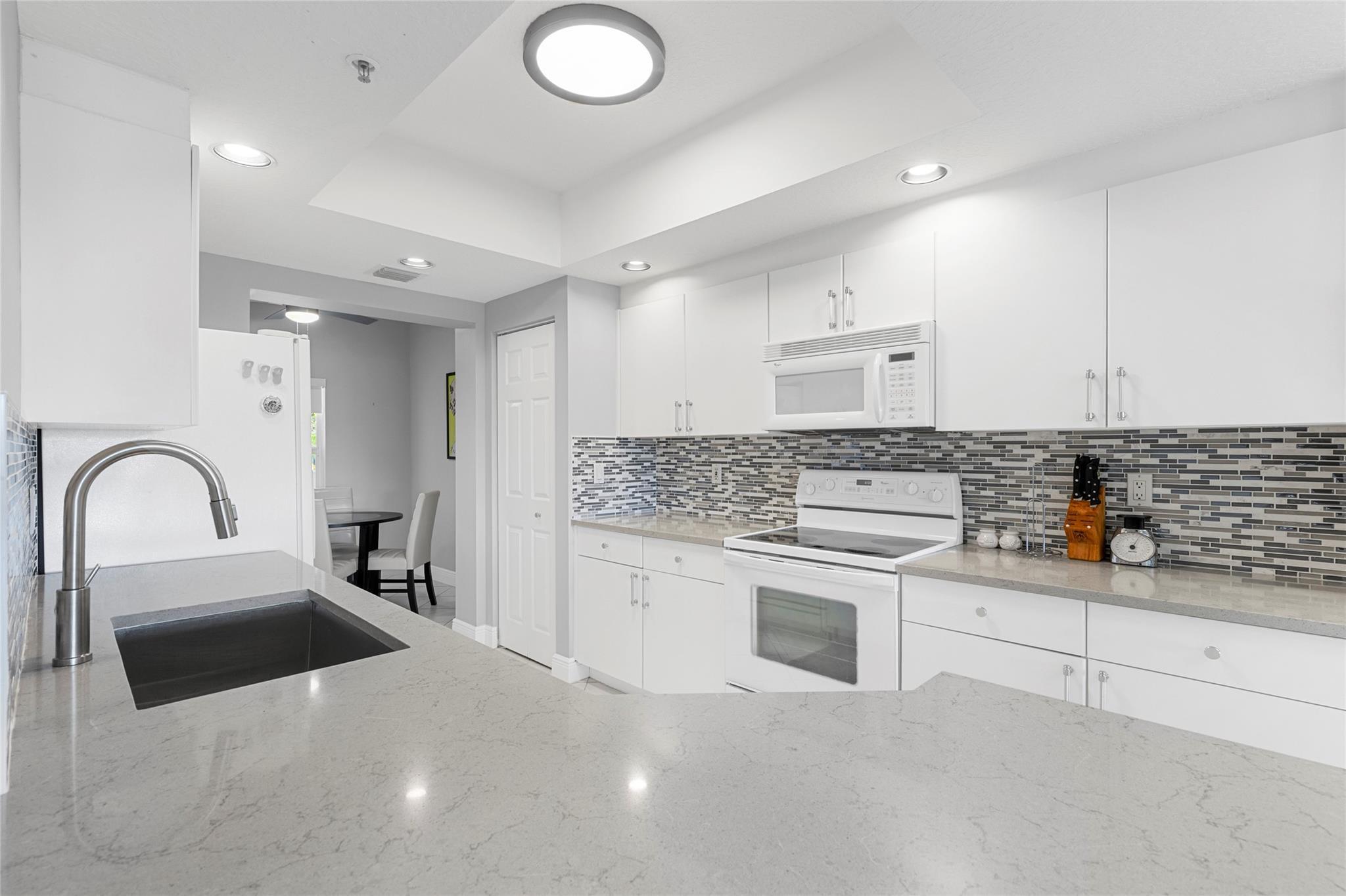 5938 Crystal Shores Drive 208, Boynton Beach, FL 33437, Boynton Beach - Photo 5