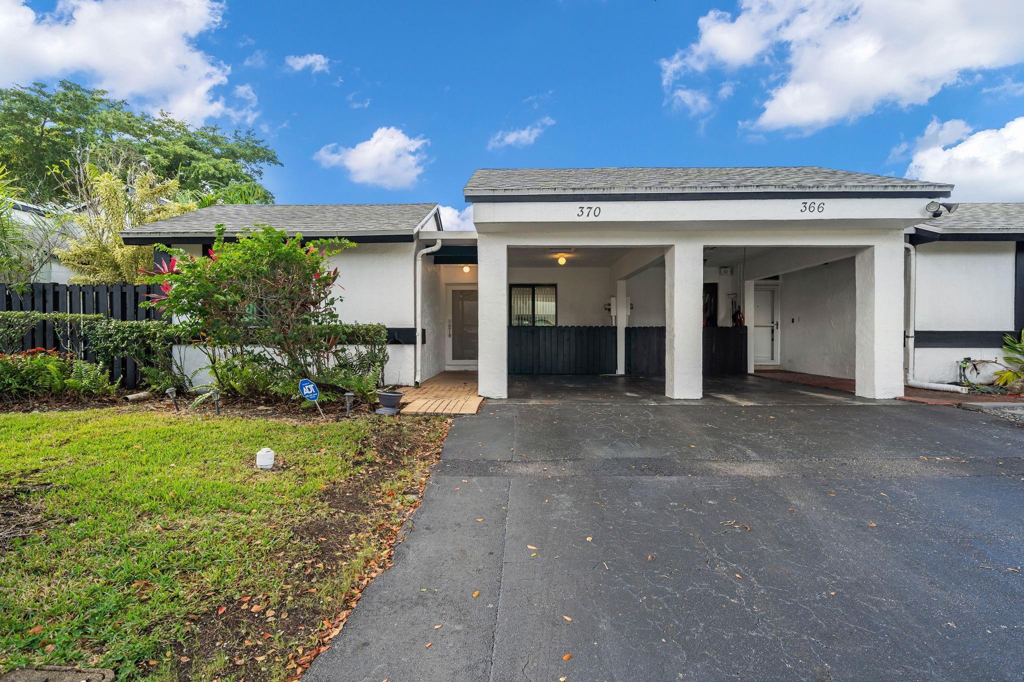 370 Fairway Circle 13, Weston, FL 33326, Weston