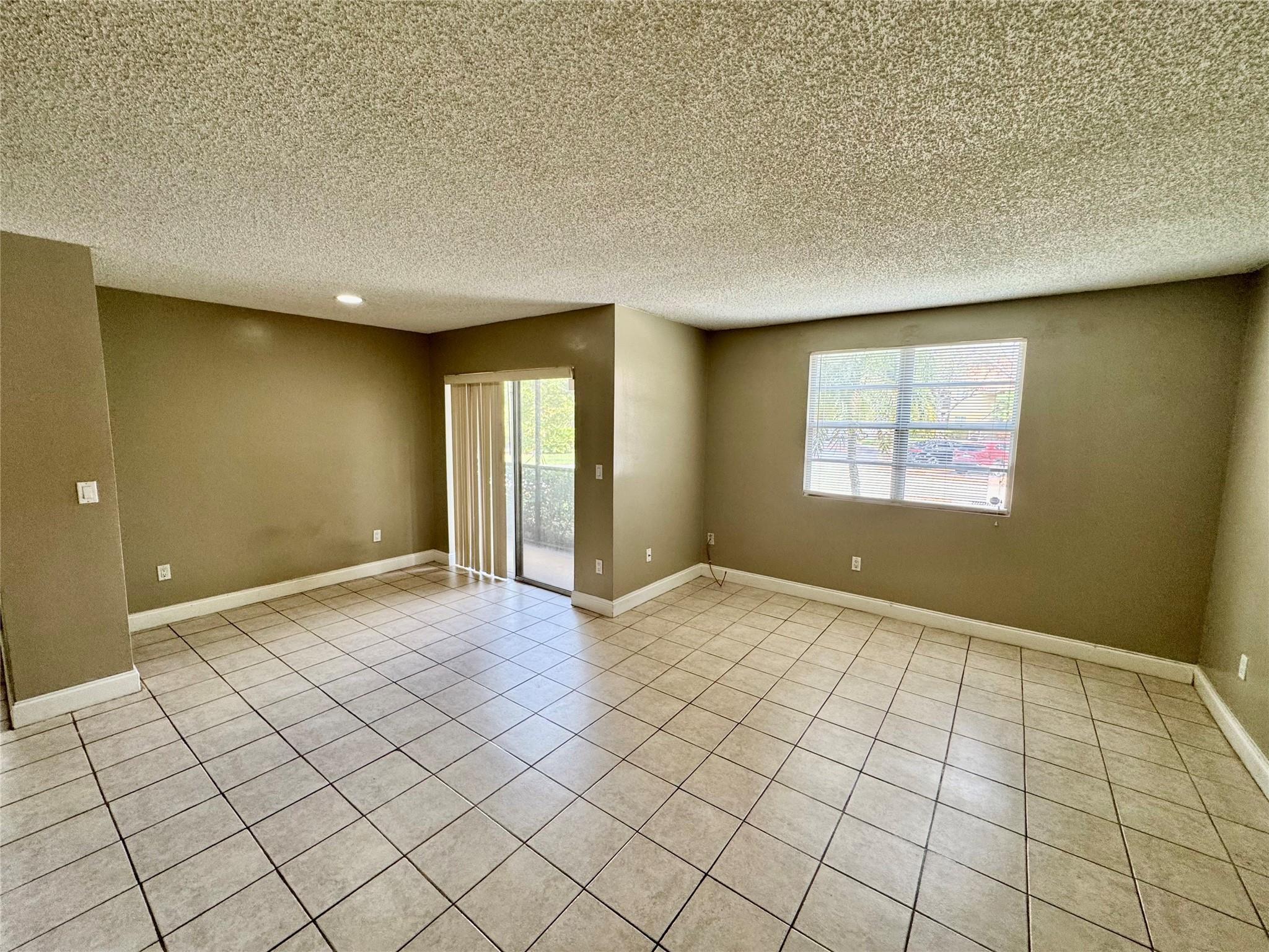 1239 SW 46th Avenue 913, Pompano Beach, FL 33069, Pompano Beach - Photo 3