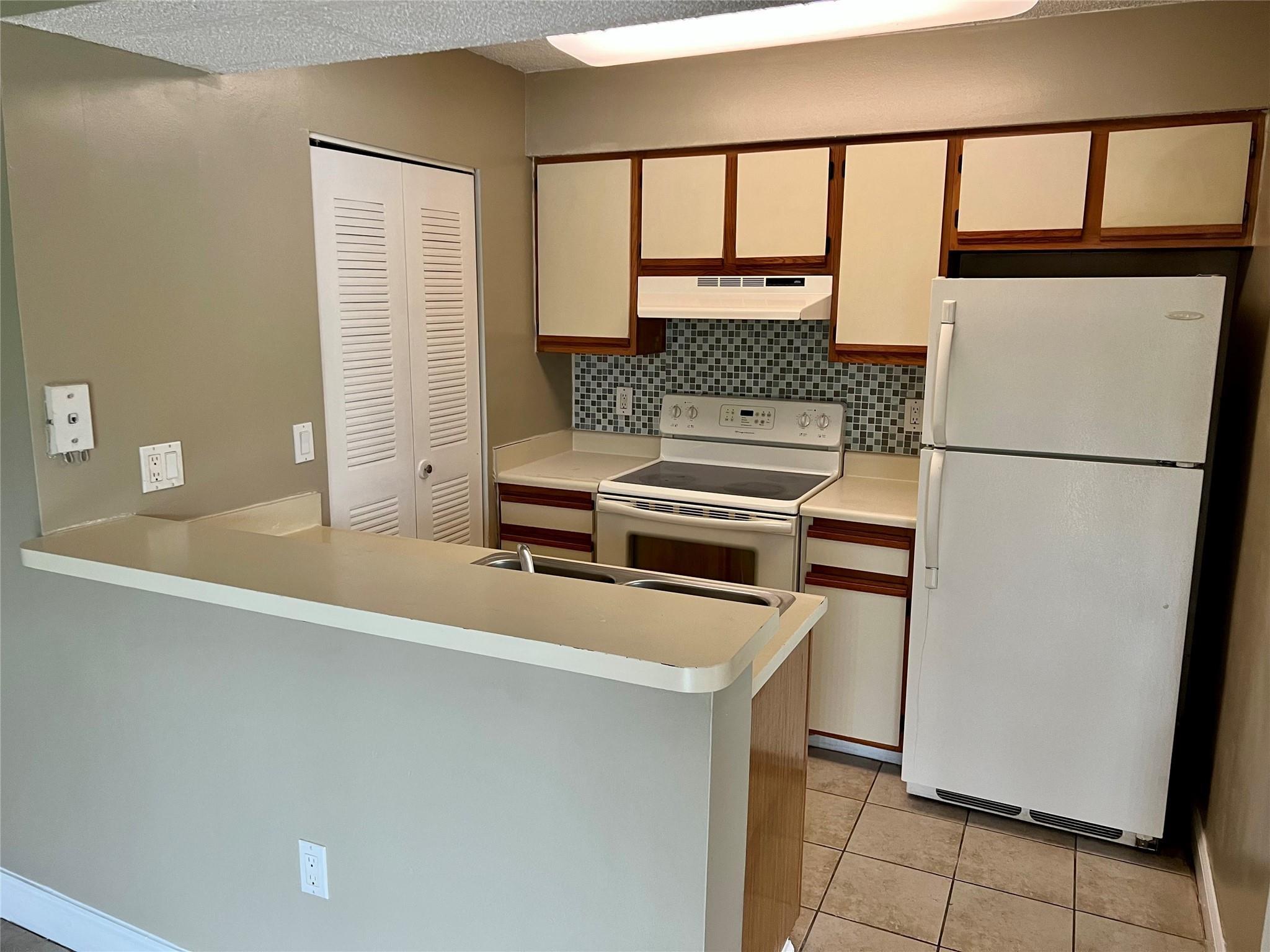 1239 SW 46th Avenue 913, Pompano Beach, FL 33069, Pompano Beach - Photo 5