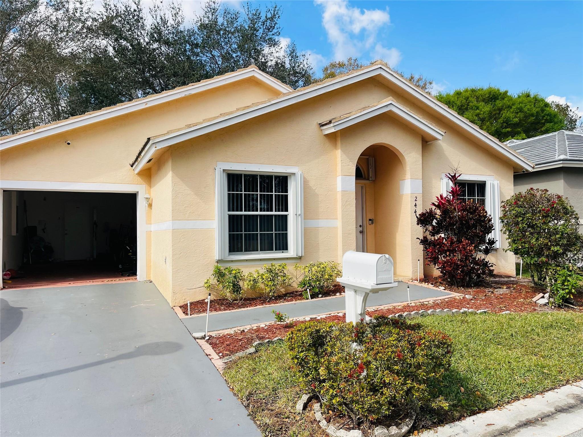 244 Caribe Court, Greenacres, FL 33413, Greenacres - Photo 2